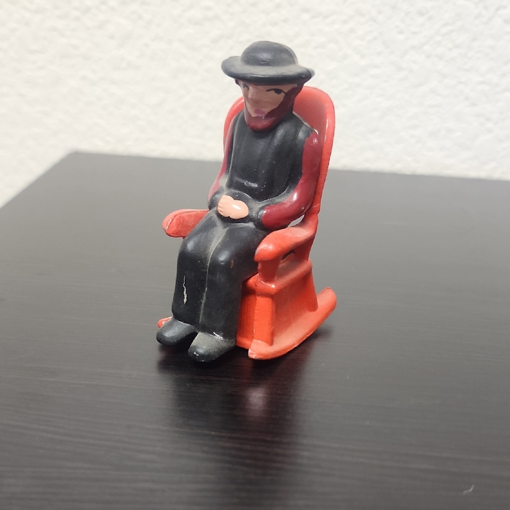 Cast Iron Amish Man In Rocking Chair - Salt & Pepper Shaker, Vintage